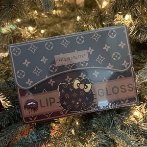 New in box sealed 24 Lip Gloss Set with attachable pearl handle